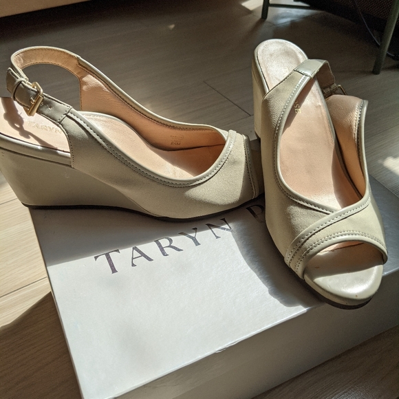 Taryn Rose Stretch Slingback Peep Toe Leather Wedge - Picture 3 of 7